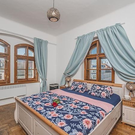 Carolina'S Romantic Apartment Hradec Králové Exterior foto