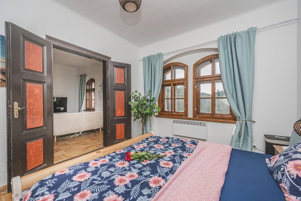 Carolina'S Romantic Apartment Hradec Králové Exterior foto