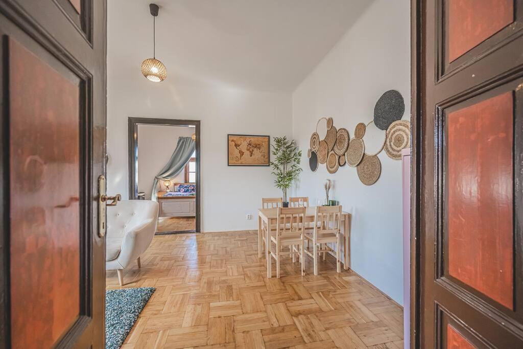 Carolina'S Romantic Apartment Hradec Králové Exterior foto